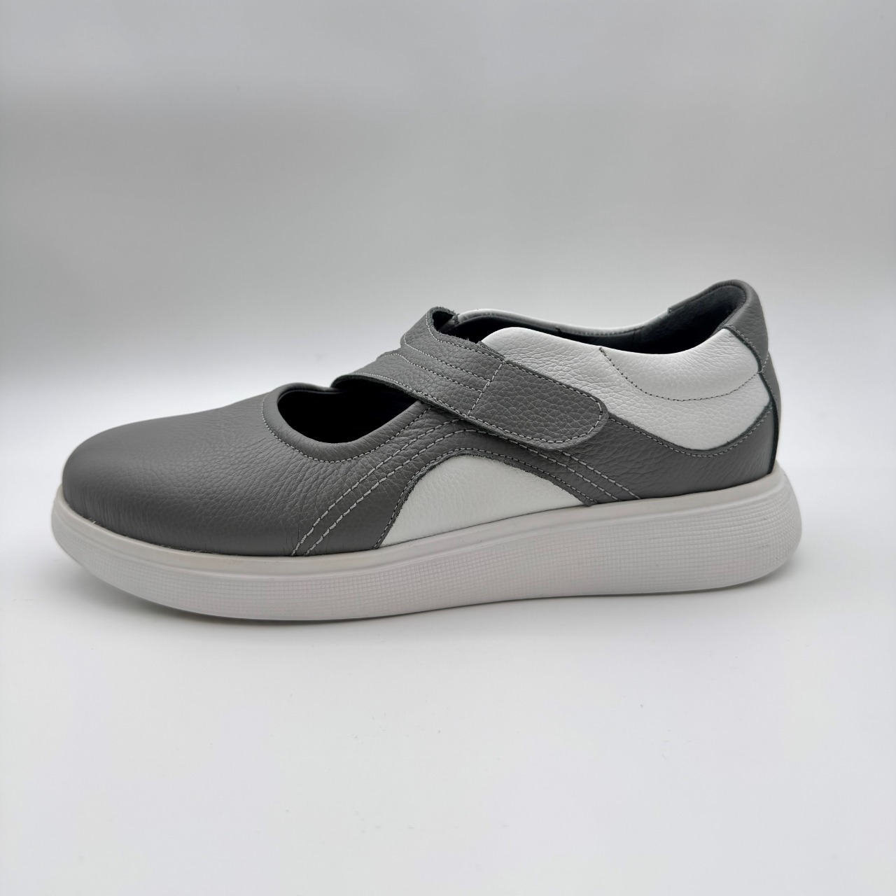 کفش زنانه کد 2024 رنگ سفيد طوسي سايز 40