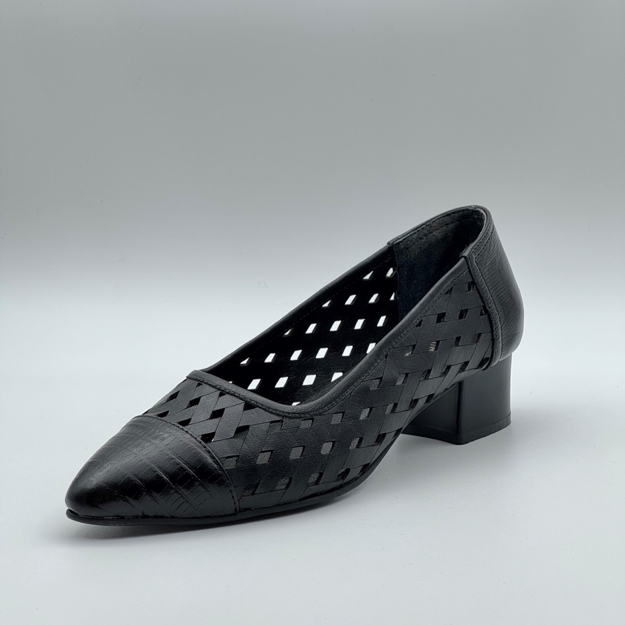 کفش زنانه کد بافت ليزري رنگ مشکي سايز 36